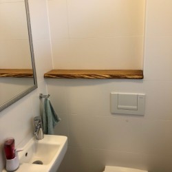 Kundenprojekt : Badezimmerablage aus geölter Eiche